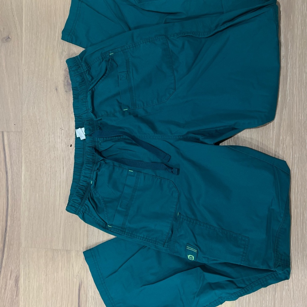 Cherokee workwear and Wonder Flex scrub lot hunters, green size Large - Picture 7 of 7